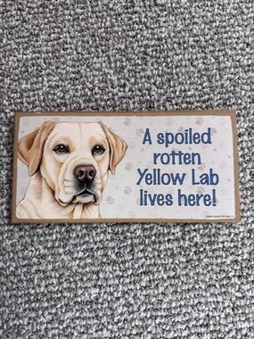 Yellow Lab Dog Welcome Sign – Cream and Brown